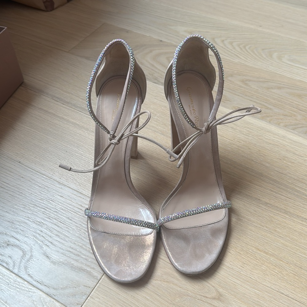 Gianvitto Rossi Camoscio Oil Rosa heeled front tie sandals size 41